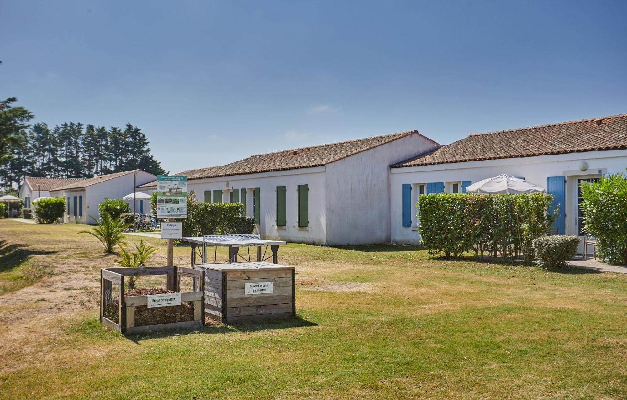Residence Odalys Terre Marine Saint-Pierre-d'Oleron Exteriör bild